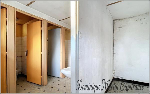 Immeuble à vendre LA CHARTRE SUR LE LOIR (72)-bâtis de 519m²- jardin- écurie- bord de Loir