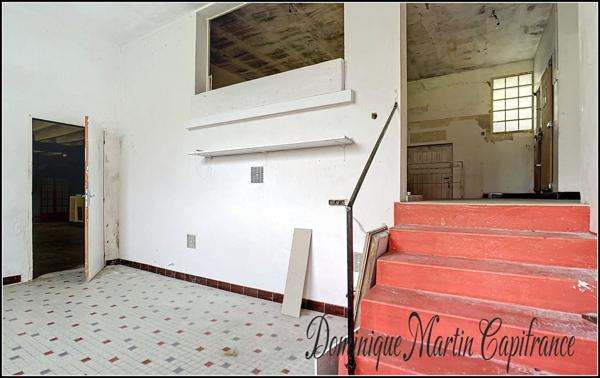 Immeuble à vendre LA CHARTRE SUR LE LOIR (72)-bâtis de 519m²- jardin- écurie- bord de Loir