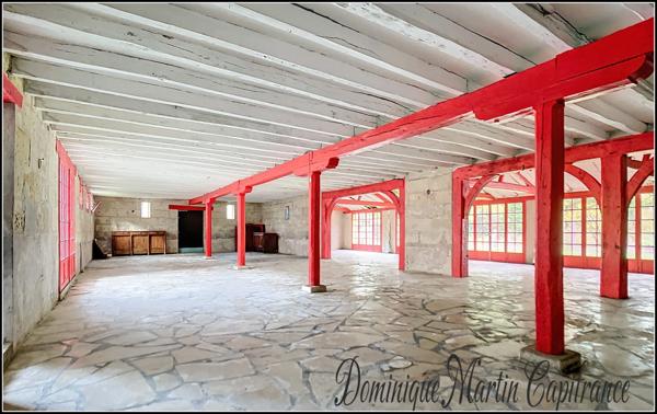 Immeuble à vendre LA CHARTRE SUR LE LOIR (72)-bâtis de 519m²- jardin- écurie- bord de Loir