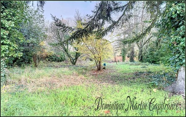 Immeuble à vendre LA CHARTRE SUR LE LOIR (72)-bâtis de 519m²- jardin- écurie- bord de Loir