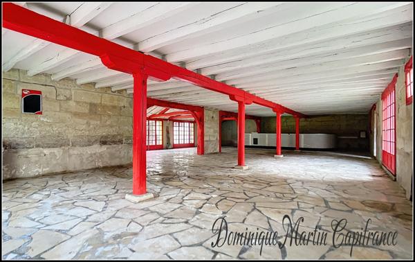 Immeuble à vendre LA CHARTRE SUR LE LOIR (72)-bâtis de 519m²- jardin- écurie- bord de Loir