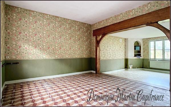 Immeuble à vendre LA CHARTRE SUR LE LOIR (72)-bâtis de 519m²- jardin- écurie- bord de Loir