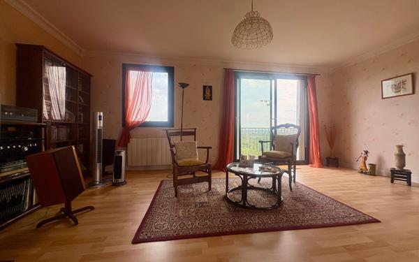 Appartement à vendre    3 pièces • 78 m2 Saintes
