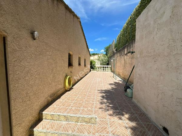 Ceyreste Maison de 164 m² au calme avec vue dégagée et piscine