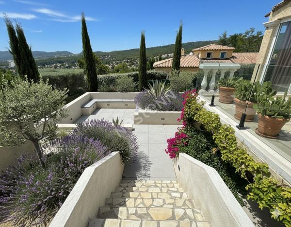 Ceyreste Maison de 164 m² au calme avec vue dégagée et piscine