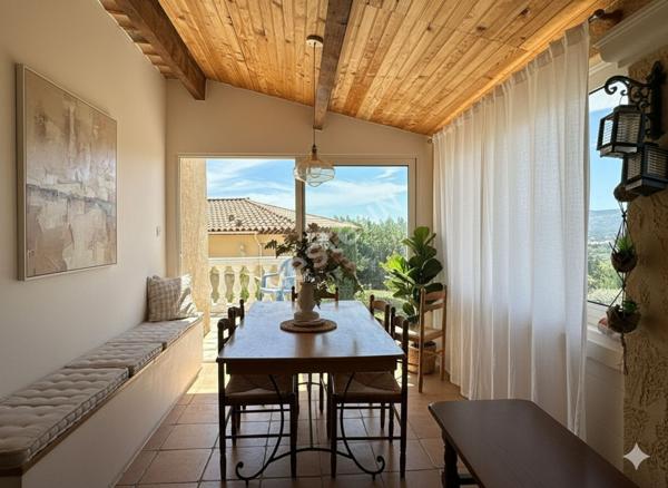 Ceyreste Maison de 164 m² au calme avec vue dégagée et piscine