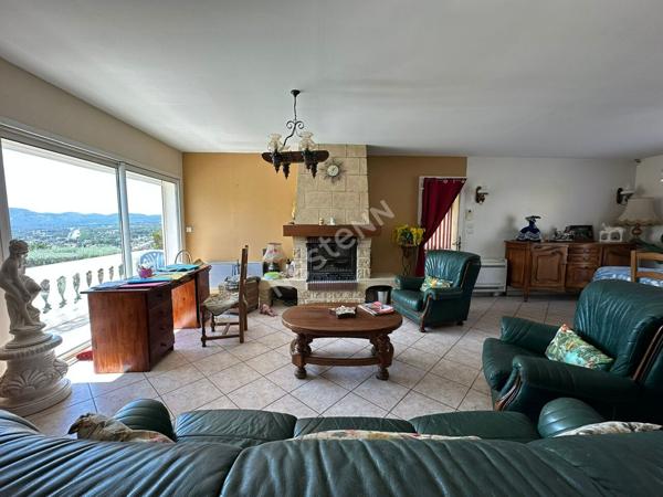 Ceyreste Maison de 164 m² au calme avec vue dégagée et piscine