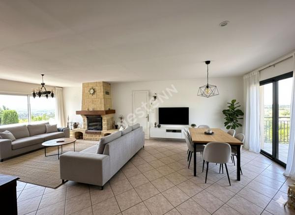 Ceyreste Maison de 164 m² au calme avec vue dégagée et piscine