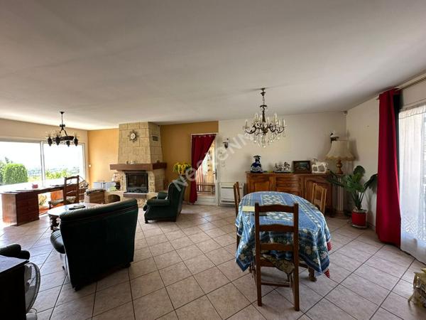 Ceyreste Maison de 164 m² au calme avec vue dégagée et piscine