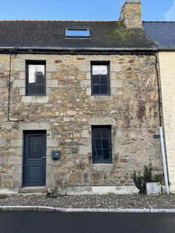 Le charme d'une maison de bourg rénovée, vendue entièrement meublée , Pleubian 22610