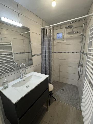 Le charme d'une maison de bourg rénovée, vendue entièrement meublée , Pleubian 22610