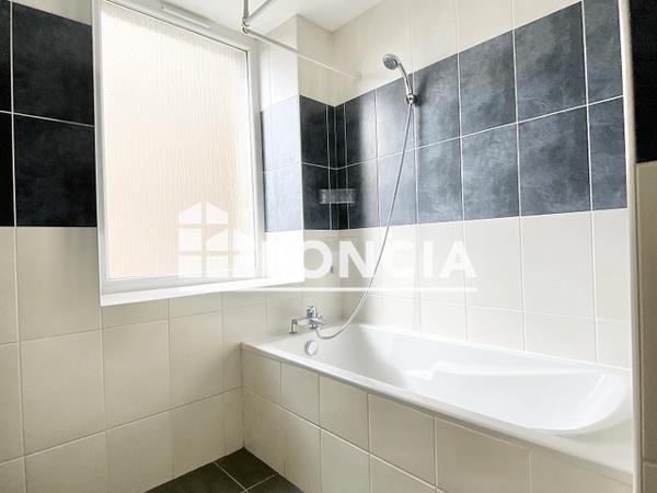 Location Appartement 3 pièces 73 m² - 12 RUE JACQUES ROHR Courcelles Sur Nied 57530