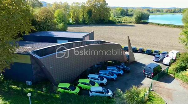 Local d activites de 771 m²