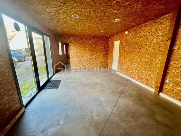 Local d activites de 771 m²