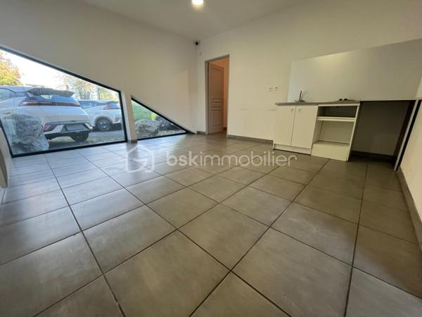 Local d activites de 771 m²