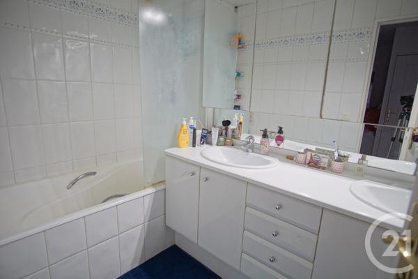 Appartement F4 à vendre  4 pièces - 88,84 m2 CHOISY LE ROI - 94