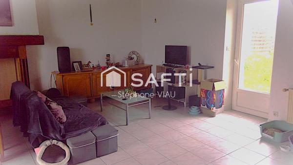 Maison de 108 M2 bien aménagée avec cuisine, salon ouvert, 2 Chambres , avec possibilité d'une troisième.