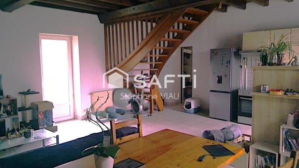 Maison de 108 M2 bien aménagée avec cuisine, salon ouvert, 2 Chambres , avec possibilité d'une troisième.