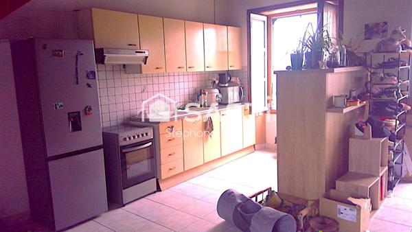 Maison de 108 M2 bien aménagée avec cuisine, salon ouvert, 2 Chambres , avec possibilité d'une troisième.