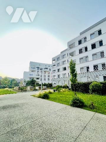 Bel appartement T4 de 82 m2 env. au 1er étage avec ascenseur dans un quartier calme et résidentiel.