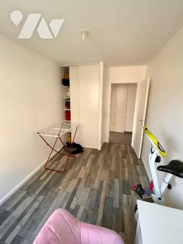 Bel appartement T4 de 82 m2 env. au 1er étage avec ascenseur dans un quartier calme et résidentiel.