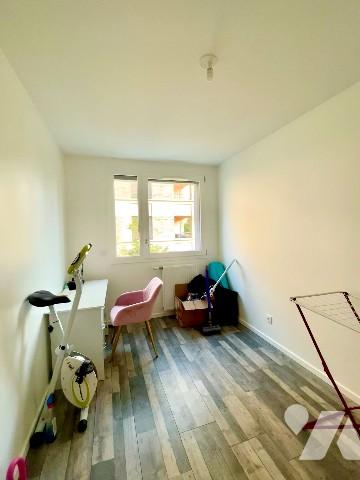 Bel appartement T4 de 82 m2 env. au 1er étage avec ascenseur dans un quartier calme et résidentiel.