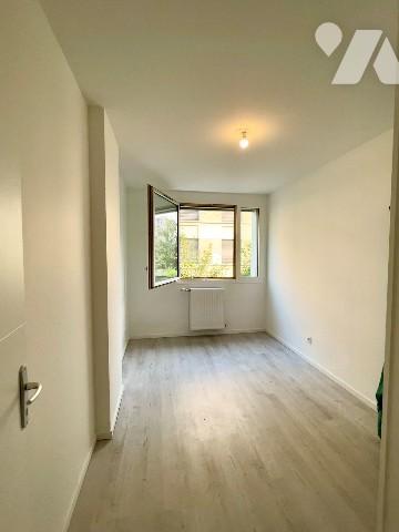 Bel appartement T4 de 82 m2 env. au 1er étage avec ascenseur dans un quartier calme et résidentiel.