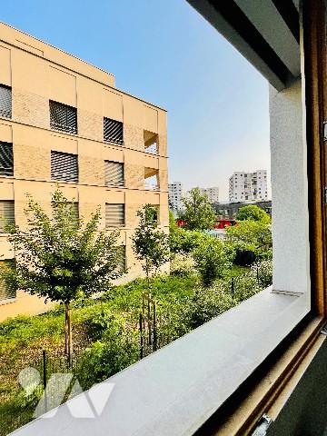 Bel appartement T4 de 82 m2 env. au 1er étage avec ascenseur dans un quartier calme et résidentiel.