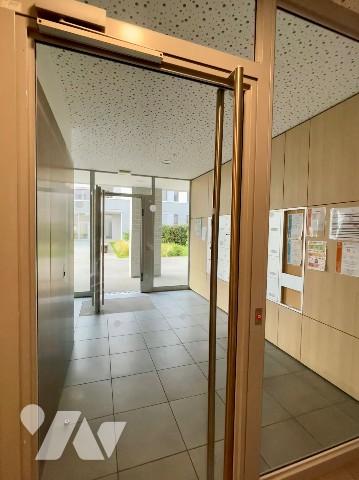 Bel appartement T4 de 82 m2 env. au 1er étage avec ascenseur dans un quartier calme et résidentiel.