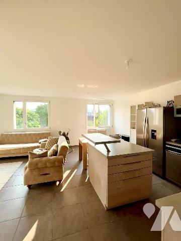 Bel appartement T4 de 82 m2 env. au 1er étage avec ascenseur dans un quartier calme et résidentiel.