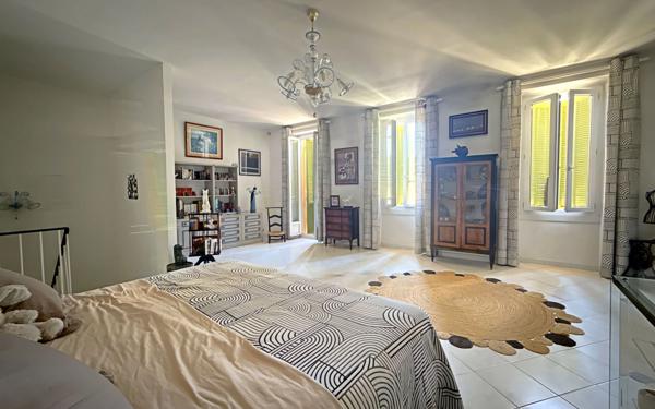 Maison à vendre    4 pièces • 150 m2 Marseille 13