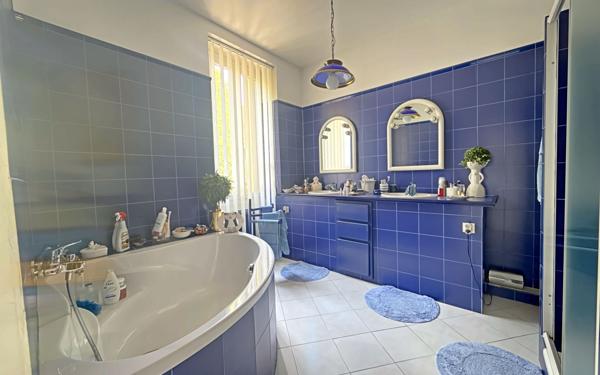 Maison à vendre    4 pièces • 150 m2 Marseille 13