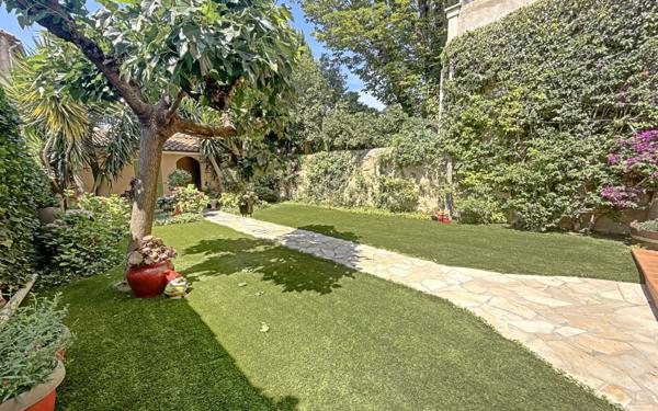 Maison à vendre    4 pièces • 150 m2 Marseille 13