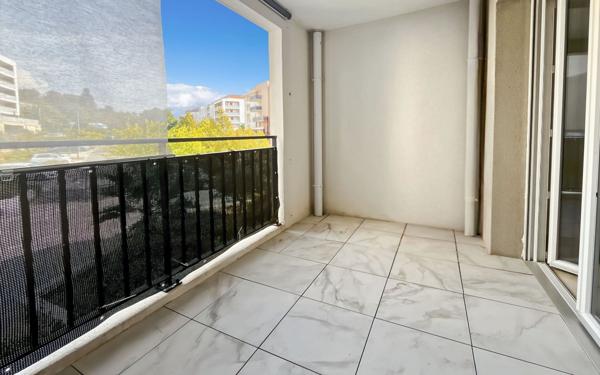 Appartement à vendre    2 pièces •  Marseille 14