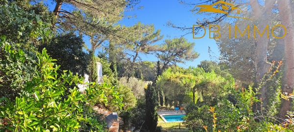 Villeneuve-lès-Avignon (30400) Villa contemporaine sur les hauteurs de Villeneuve-lès-Avignon, avec vue panoramique exceptionnelle sur le Pal