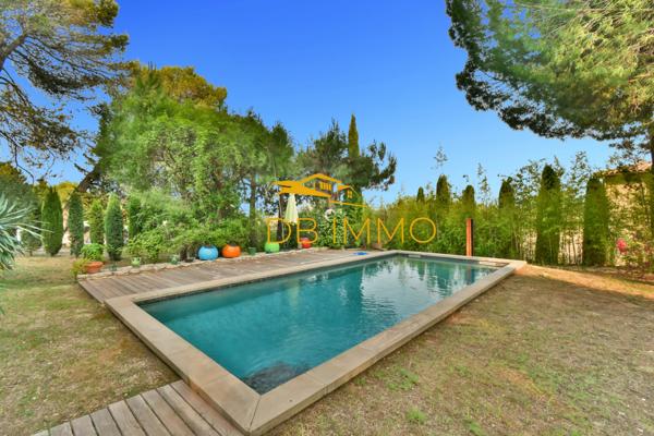 Villeneuve-lès-Avignon (30400) Villa contemporaine sur les hauteurs de Villeneuve-lès-Avignon, avec vue panoramique exceptionnelle sur le Pal