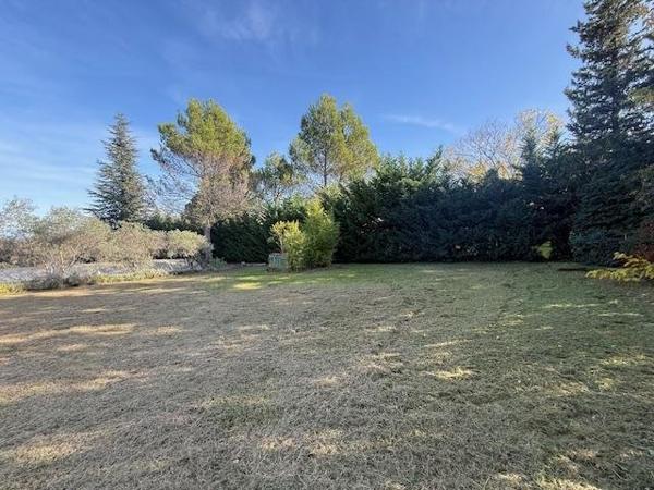 Vente / Terrain constructible à Robion (84440)