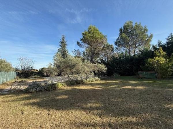 Vente / Terrain constructible à Robion (84440)