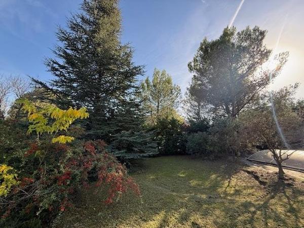 Vente / Terrain constructible à Robion (84440)