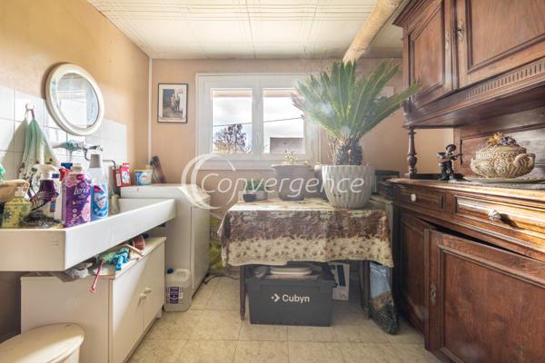 Maison
                                                                                                                                                                                                                                                                                                                        5 pièce(s)                                                                                                                                                                                                          3 chambre(s)                                                                                                                                                                                                          104  m²