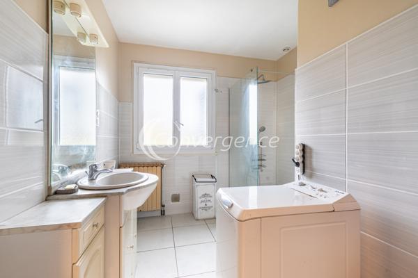 Maison
                                                                                                                                                                                                                                                                                                                        5 pièce(s)                                                                                                                                                                                                          3 chambre(s)                                                                                                                                                                                                          104  m²
