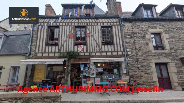 Vente                                                      Immeuble
                        
                     3 pièces                      72 m2                     à Josselin