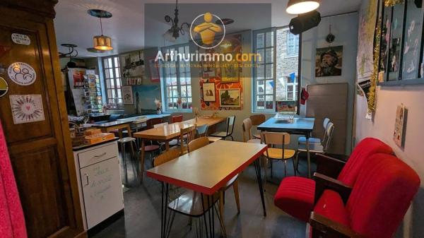 Vente                                                      Immeuble
                        
                     3 pièces                      72 m2                     à Josselin