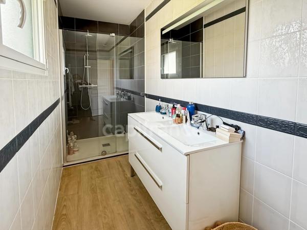 LE RELECQ- KERHUON - MAISON MODERNE AVEC VUE MER