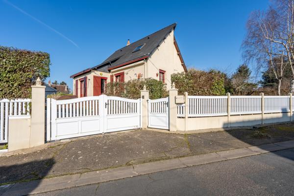 Mettray (37390) Belle maison familiale T6 avec dépendance – Mettray (Bourg)