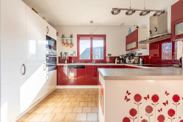 Mettray (37390) Belle maison familiale T6 avec dépendance – Mettray (Bourg)