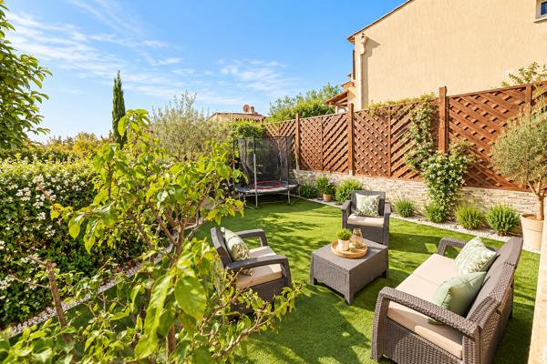 Maison familiale avec jardin et beaux espaces extérieurs