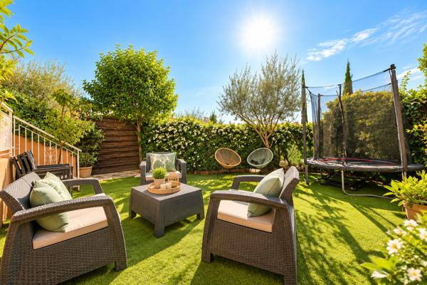 Maison familiale avec jardin et beaux espaces extérieurs