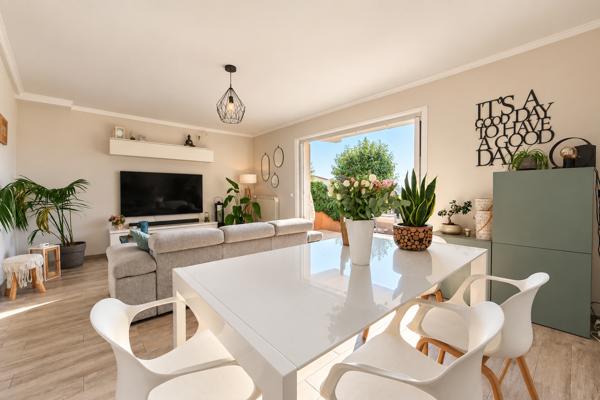 Maison familiale avec jardin et beaux espaces extérieurs