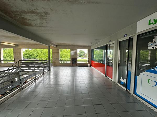 Local commercial  1 pièce(s) 53,4 m2